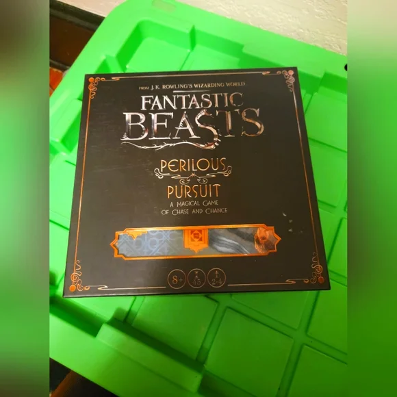 USAOPOLY: Fantastic Beasts The Search 1, 000Piece Premium Puzzle | Fantasti Fantastic Beasts Perilous Pursuit Magical Game of Chase \u0026 Chance Board Game